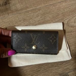 Luis vuitton key ring